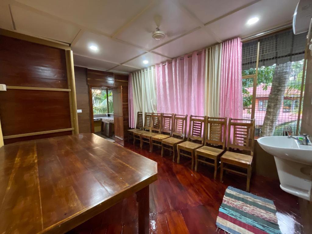 Mundromocktail Tourist Home Sasthamcotta エクステリア 写真