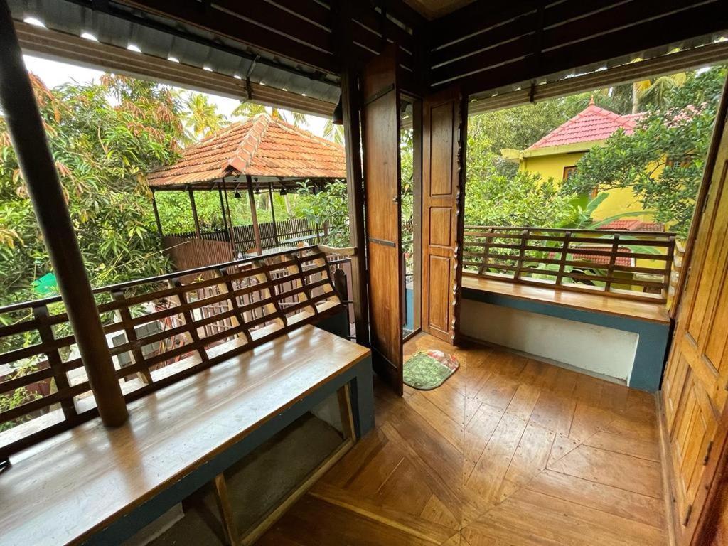 Mundromocktail Tourist Home Sasthamcotta エクステリア 写真